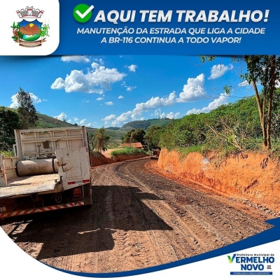 A prefeitura de Vermelho Novo por meio da secretaria municipal de obras vem realizando um excelente trabalho na estrada que liga a cidade a BR-116.